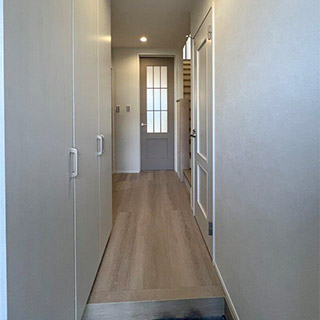 1F 玄関廊下