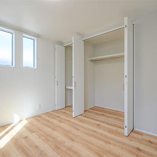 2F 北側洋間 7帖(2) 天井高・多収納